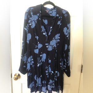 Roaman’s collard v neck crinkle tunic